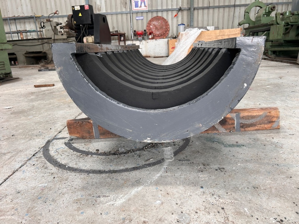 Cross-sectional semi-circular profile